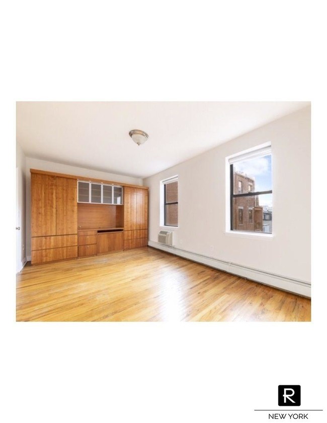 Building Photo - 5 Mount Morris Park West