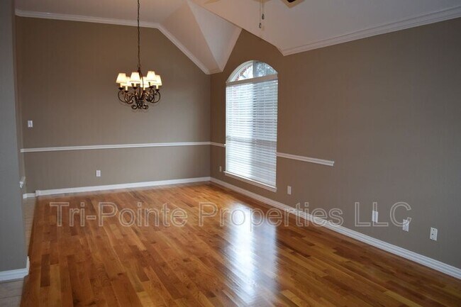 Building Photo - 2913 Heather Wood Dr