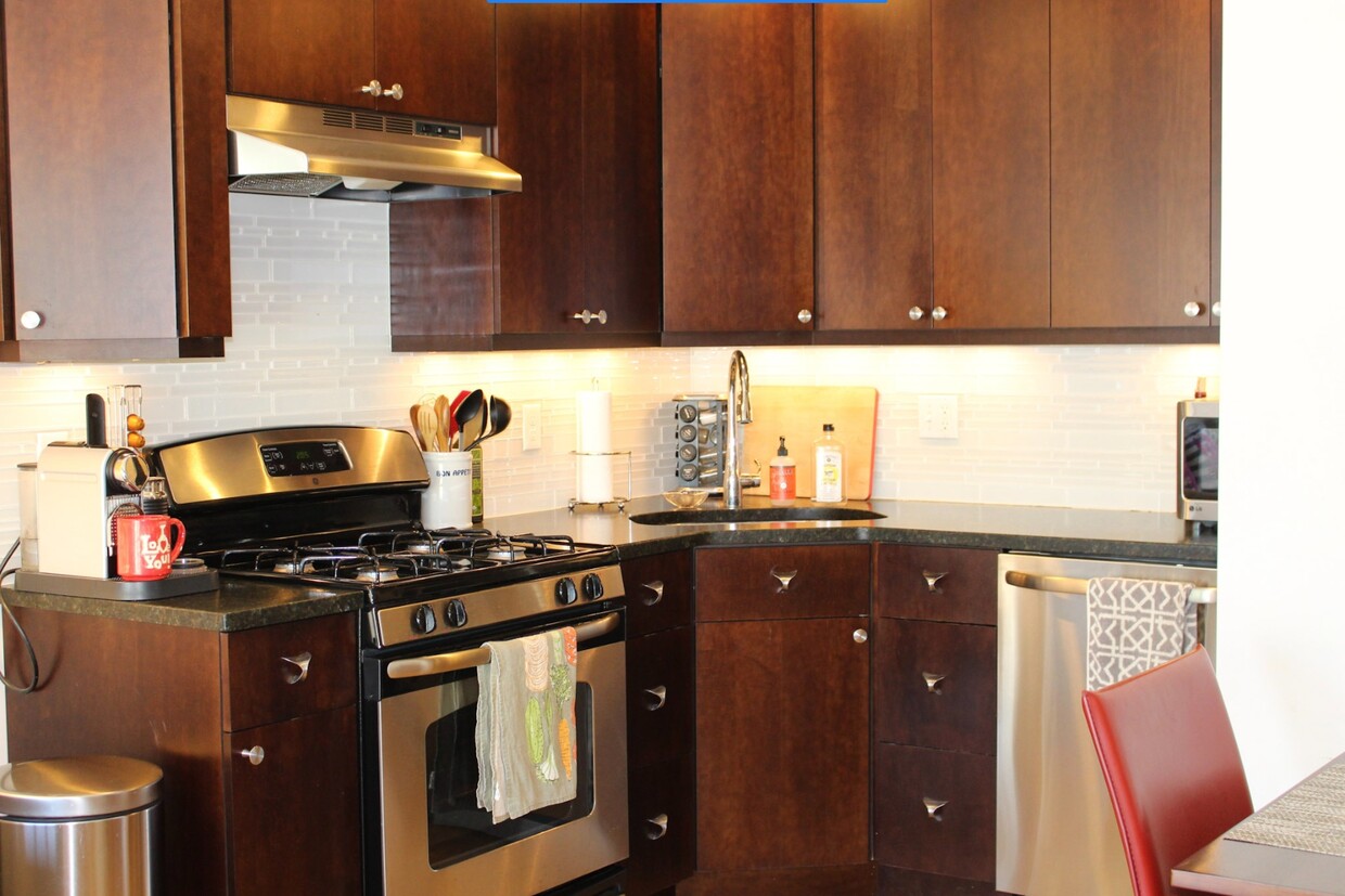 Primary Photo - 126 Charles St