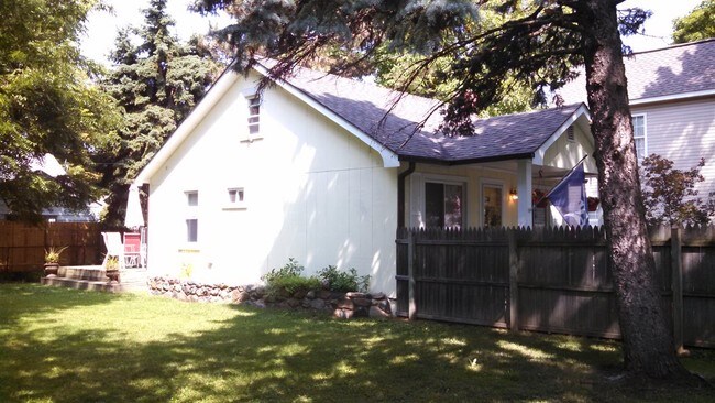 Building Photo - 3 br, 1 bath House - 28561 Fairfax St