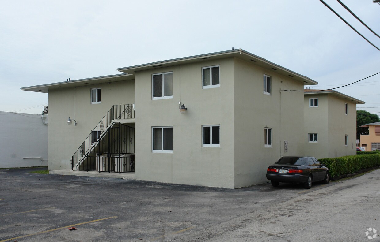 Building Photo - 35 SW 21st Ave