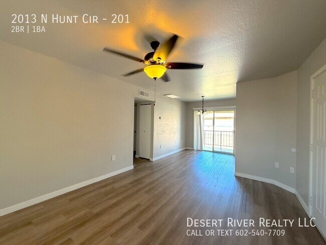 Building Photo - 2013 N Hunt Cir
