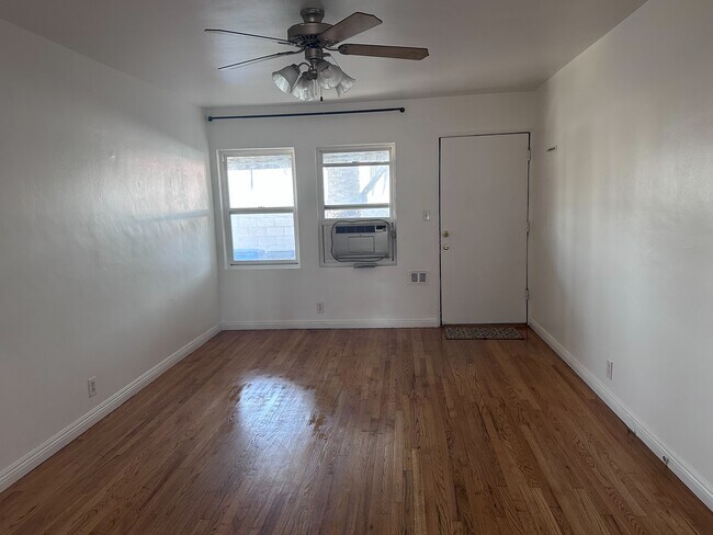 Foto del edificio - 14520 Killion St