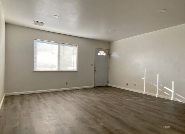 Foto del edificio - 1016 W Atkins Ave