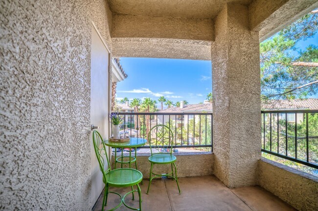 Building Photo - NEWLY RENOVATED AND FULLY FURNISHED CONDO ...