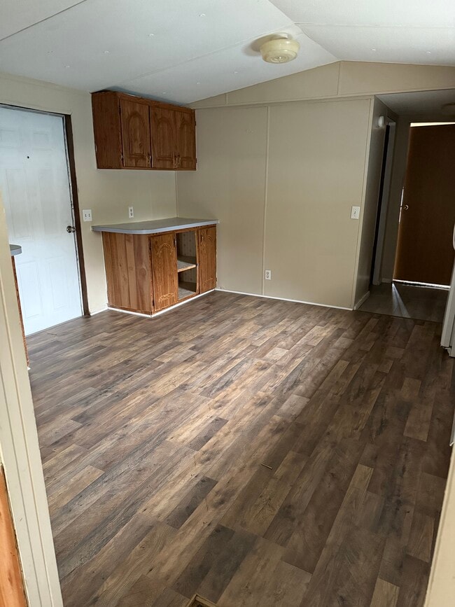 Building Photo - 1204 Sleepy Hollow Dr