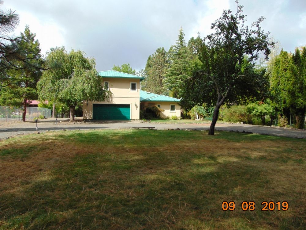 Primary Photo - Riverfront Home near Shady Cove