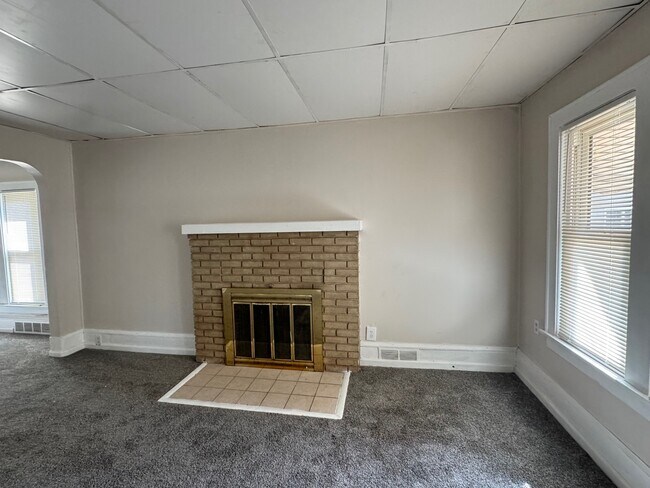 Building Photo - 2161 East Ave