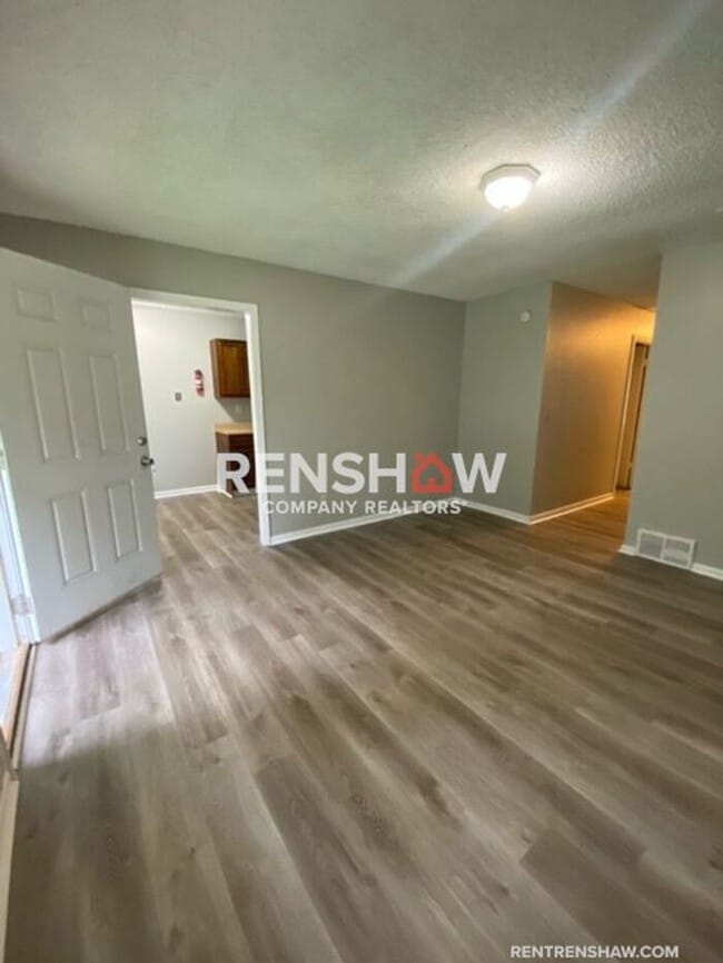 Building Photo - Classic 3/1.5 Home Now Available For Rent!