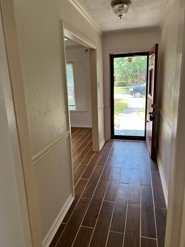 Foto del edificio - 5910 Dawnridge Dr
