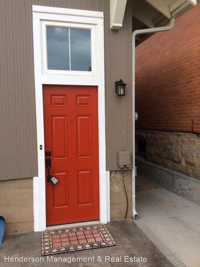 Foto del edificio - 1 br, 1 bath House - 404 E. Oak Street Unit B