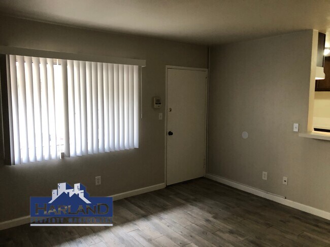 Foto del edificio - 1043 B Ave