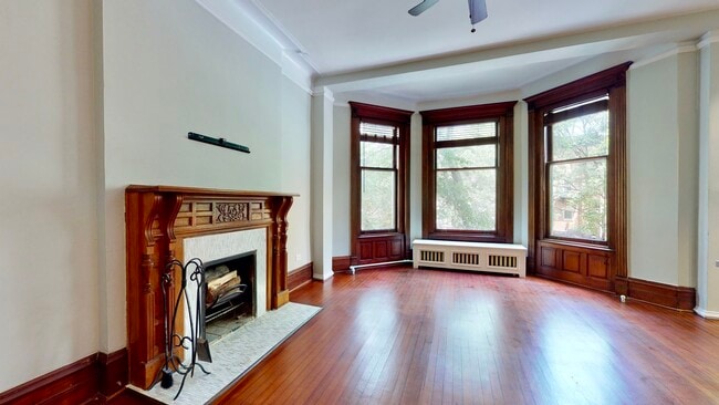 Building Photo - 21 E Division St