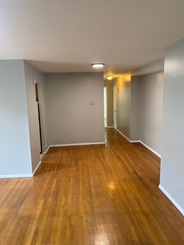 Primary Photo - 1110 N Warwick Ave