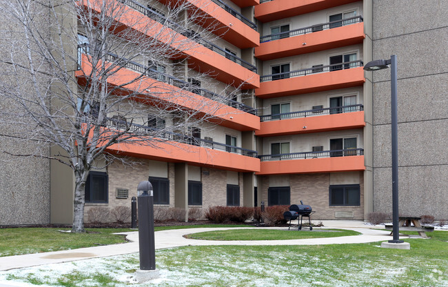 Building Photo - Rainbow Place