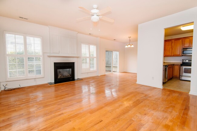 Foto del edificio - Lovely 3BR Townhouse in NW Raleigh! Availa...