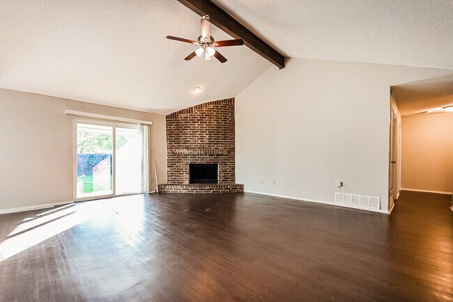 Building Photo - 6217 Cool Springs Dr