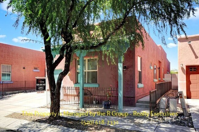 Building Photo - 3 Bed / 2 Bath Single Family Home