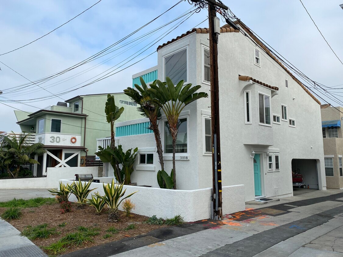 Building Photo - 3008 W Balboa Blvd