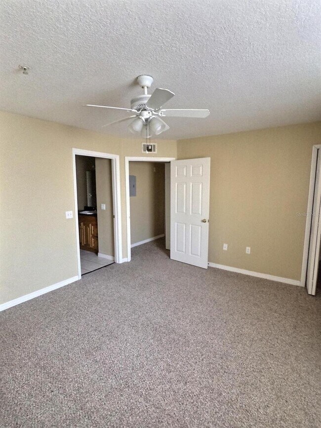 Foto del edificio - 13803 Fairway Island Dr