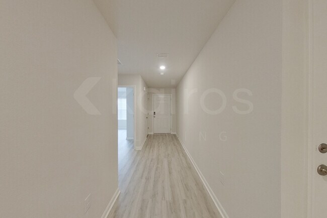 Foto del edificio - 285 Monarch Ln