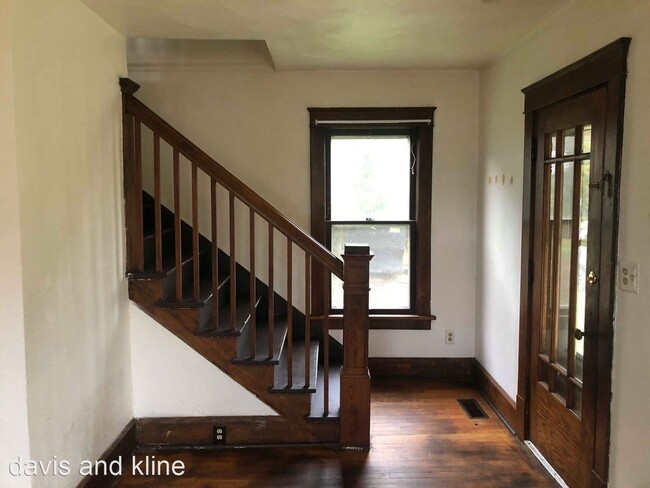 Building Photo - 3 br, 2 bath House - 2239 St Clair Avenue