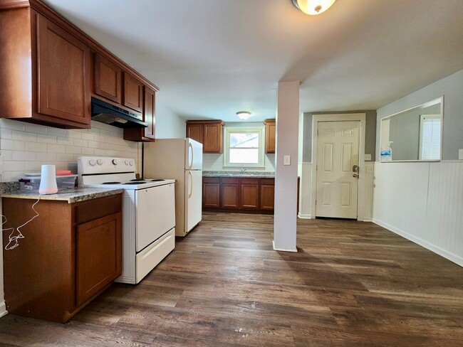 Building Photo - 670 Garson Ave