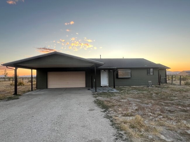 Building Photo - 697 Diamondback Dr
