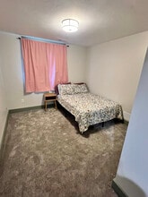 Building Photo - 420 W 18th St