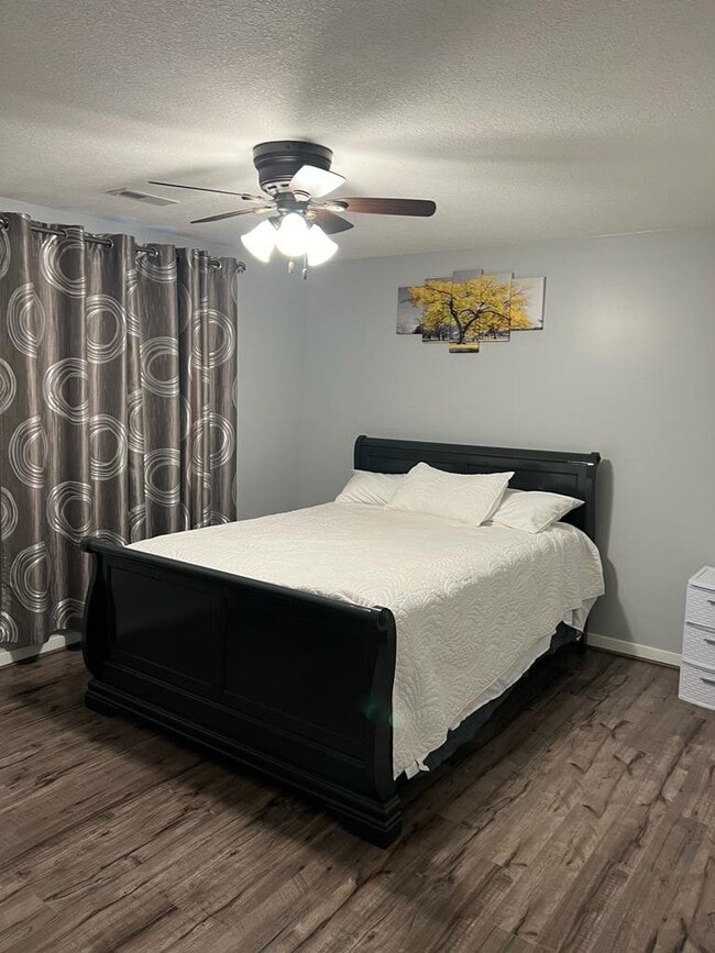 Building Photo - 2209 Bateley St