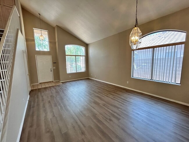 Building Photo - Spacious 4-Bedroom 3-Bath Peoria Home with...