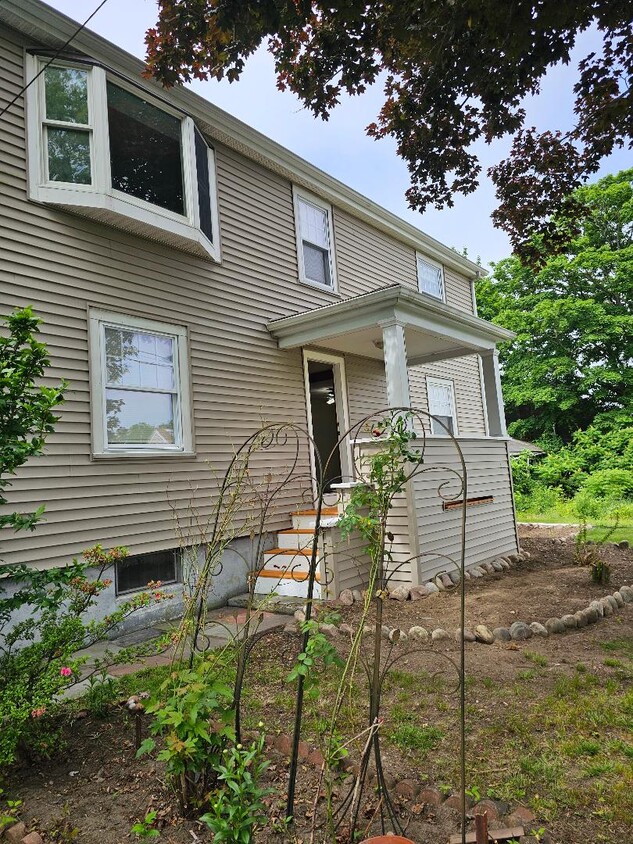 Primary Photo - 192 Bayside Ave