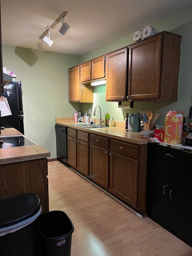 Foto del edificio - 1544 Cedarwood Dr