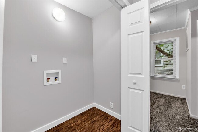 Foto del edificio - 2814 Crooks Rd