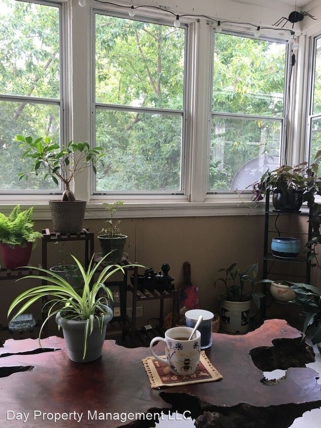 Primary Photo - 1300 W Prospect Ave