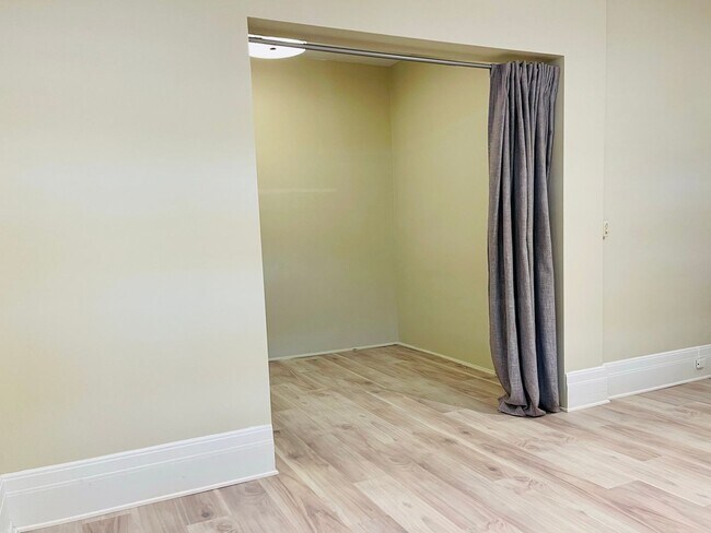 Foto del edificio - Spacious First Hill condo in the historic ...