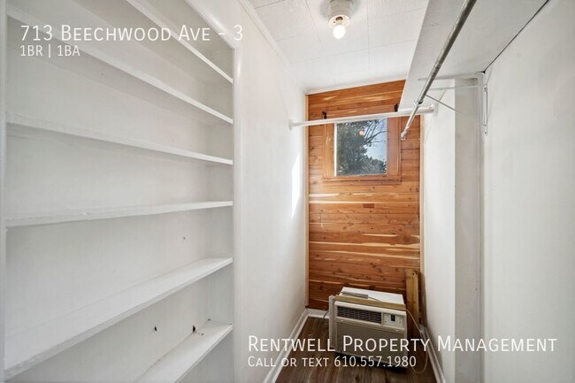 Building Photo - 1BR 1BA Third floor Apartment Available fo...
