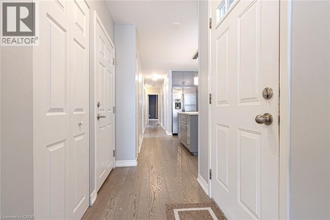 Building Photo - 1601 Sandgate Crescent