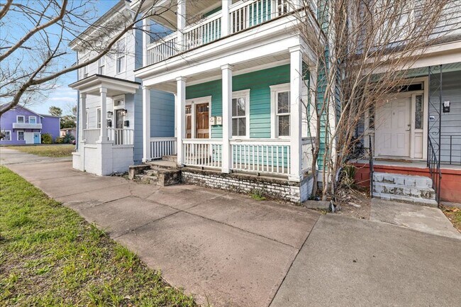 Foto del edificio - 216 W Anderson St