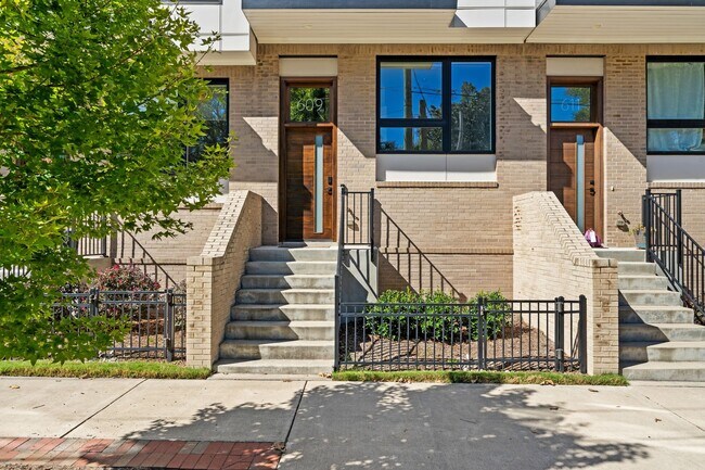 Foto del edificio - Immaculate Townhome near Downtown Durham with Stunning Rooftop Deck!