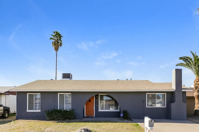 Building Photo - 4027 E Alta Vista Rd