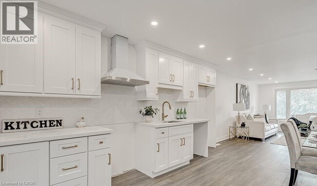 Building Photo - 16 Upper Canada Dr