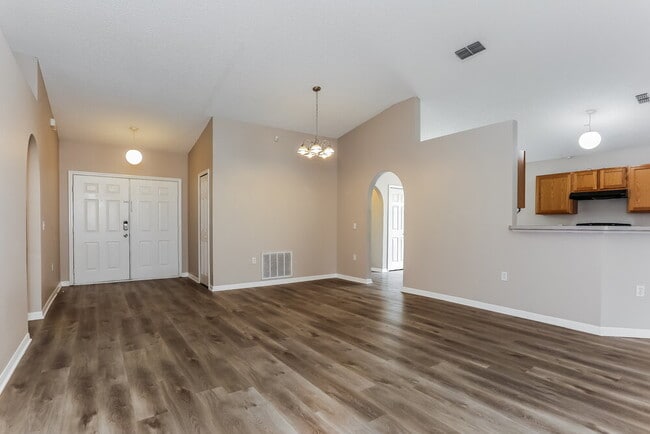 Building Photo - 98 Reeding Ridge Dr E