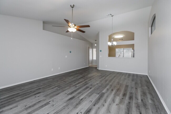 Foto del edificio - 8711 N 112th Ave