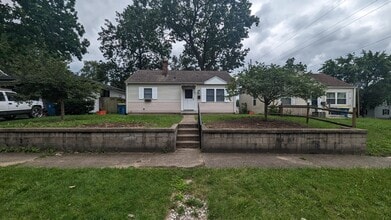 Building Photo - 1021 W Lawrence St