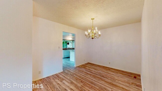 Building Photo - 3 br, 2 bath House - 9716 Lona Lane NE