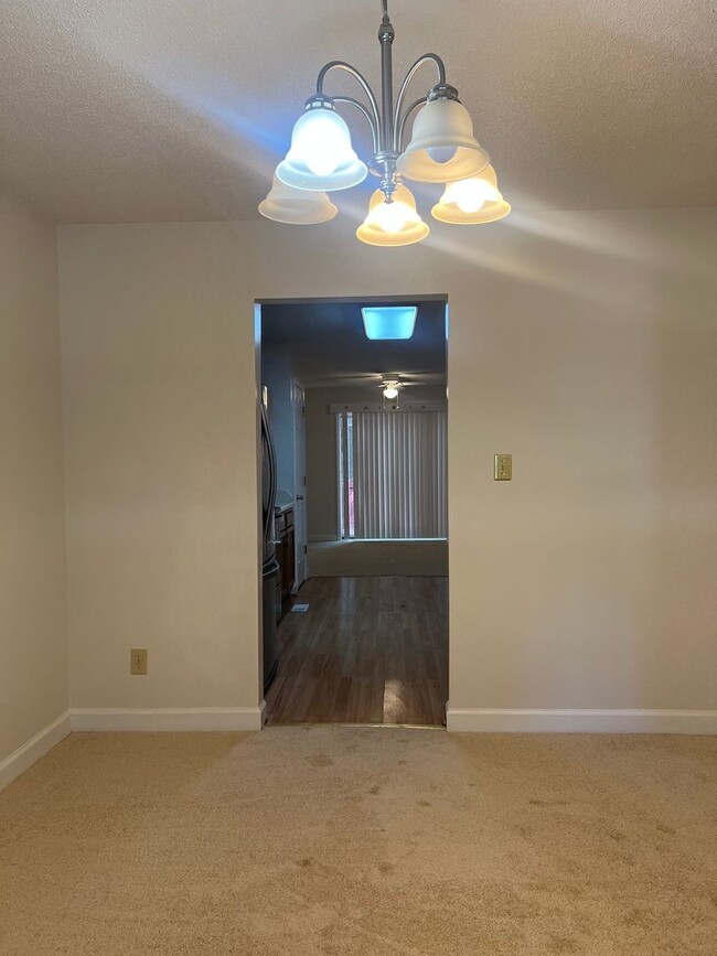 Building Photo - 203 Lynns Way