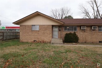 Building Photo - 1007 N Pleasant St