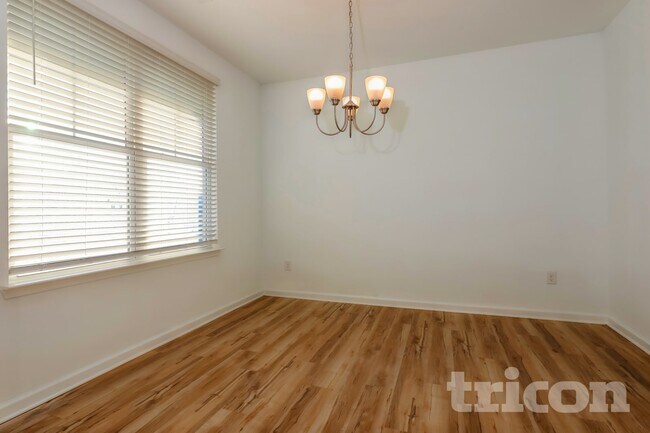 Foto del edificio - 228 Everett Sq