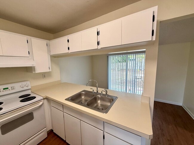 Building Photo - 1476 Pierce St